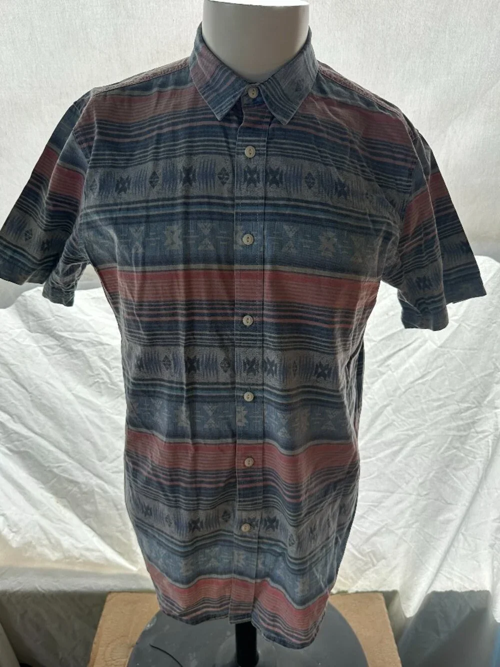 American Rag Men's Blue Pink Striped Tribal SS Button Front Shirt Medium Cotton